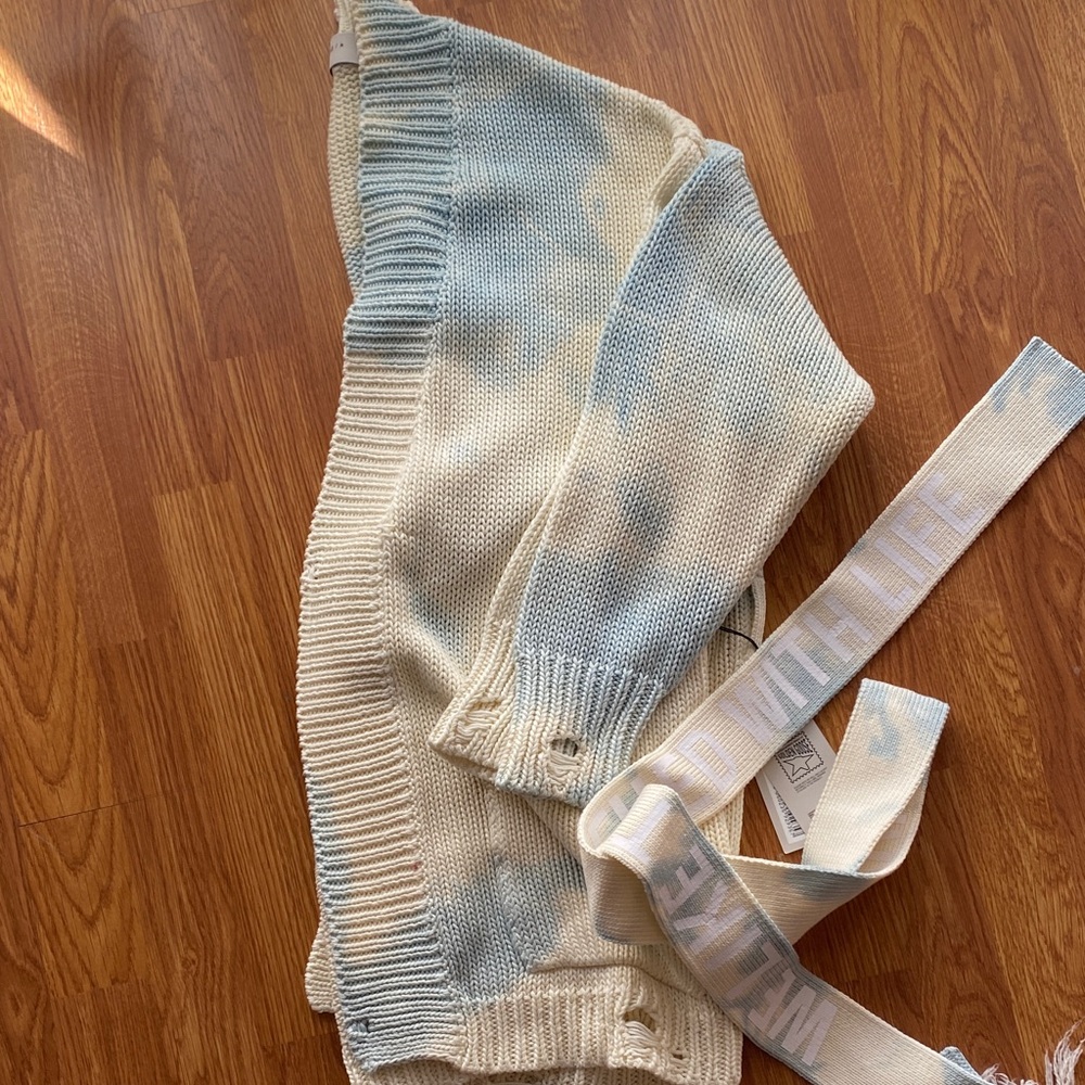 Golden Goose sweater 

Size M

Cream and light blue tye dye

Perfect condition